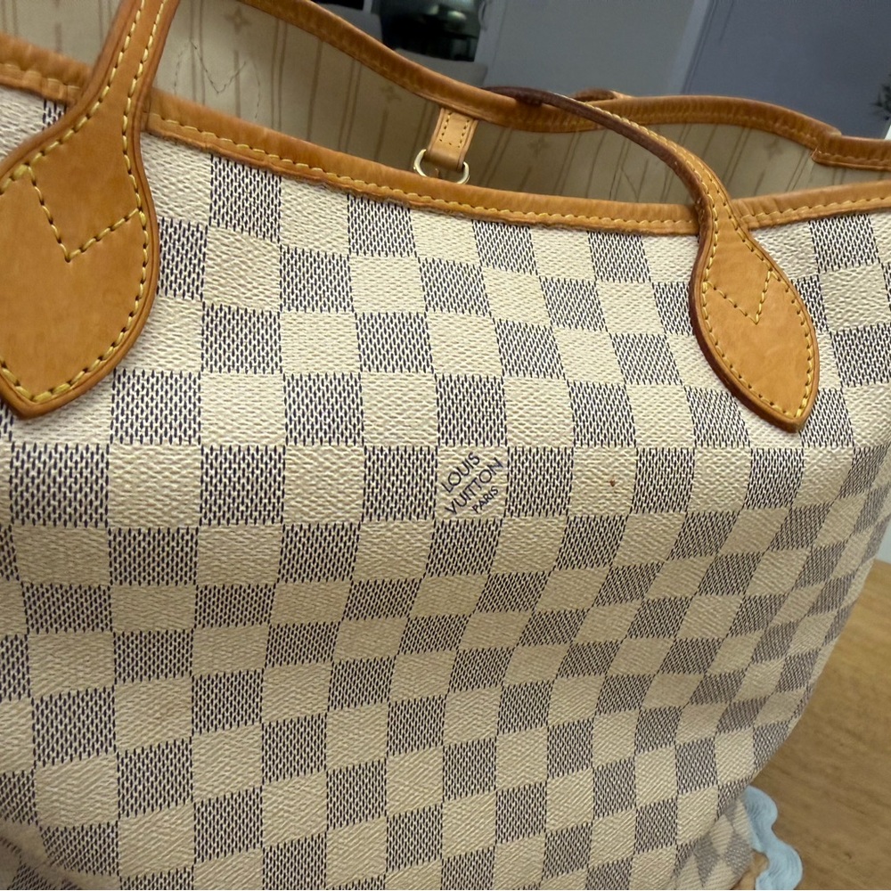 Louis Vuitton Neverfull - Picture 2 of 4